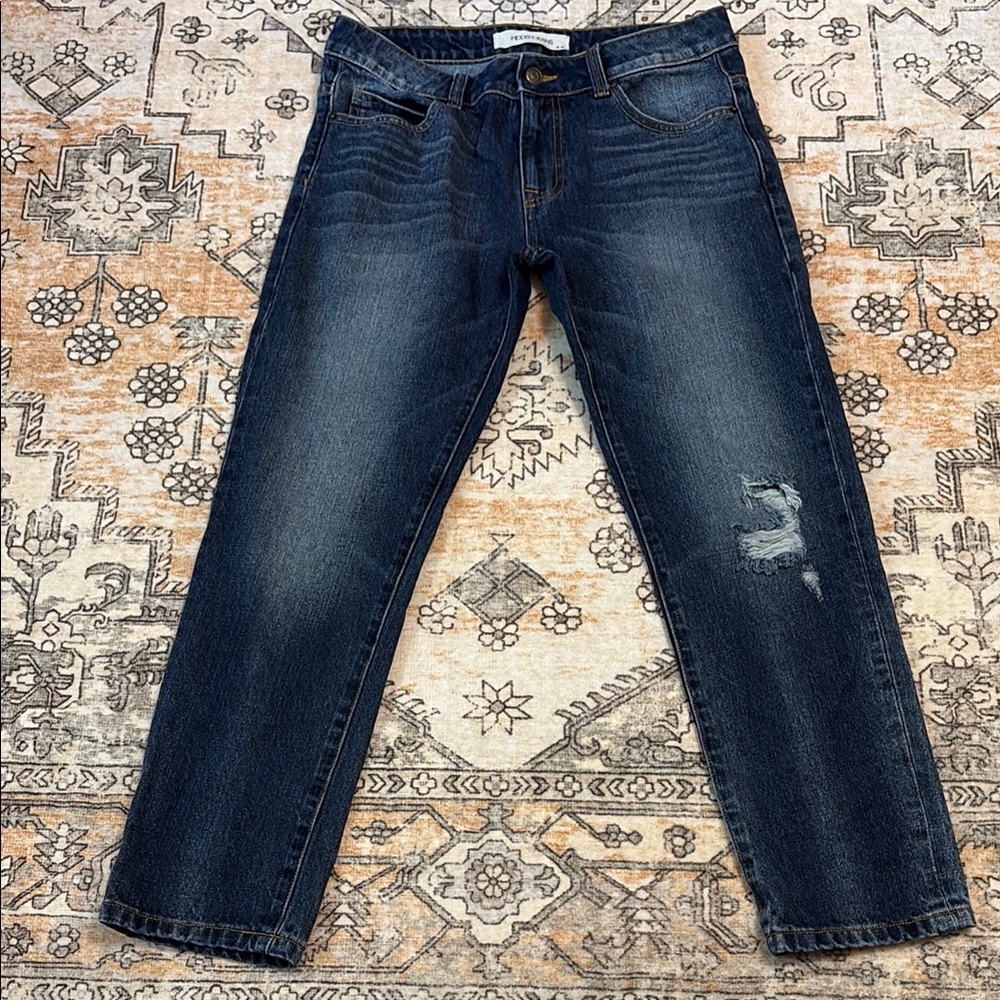 HIDDEN 28 straight cropped jeans in medium wash, slightly distressed